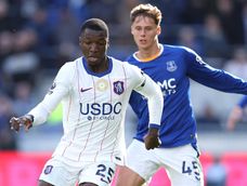 Moisés Caicedo en el partido entre Chelsea FC y Everton por la Premier League 26/27.