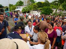 Las lluvias en Santa Elena afectaron viviendas y comunidades. La SNGR reportó la entrega de 250 kits humanitarios.