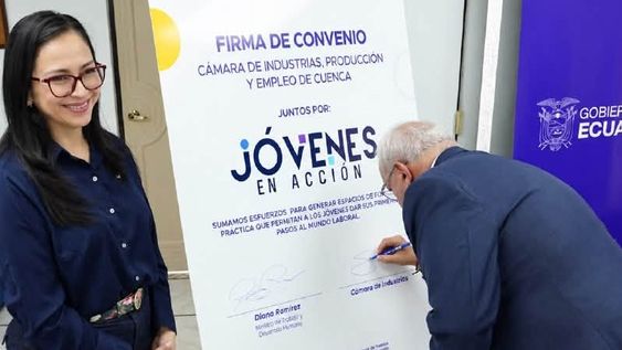 La ministra Diana Ramírez suscribió un acuerdo con la Cámara de Industrias, Producción y Empleo (CIP) para impulsar el programa Jóvenes en Acción. La ministra Diana Ramírez suscribió un acuerdo con la Cámara de Industrias, Producción y Empleo (CIP) para impulsar el programa Jóvenes en Acción.