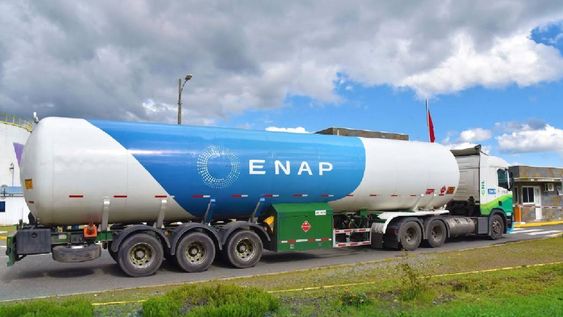 Camión de ENAP,&nbsp;Empresa Nacional del Petróleo, compañía pública de propiedad del Estado de Chile.