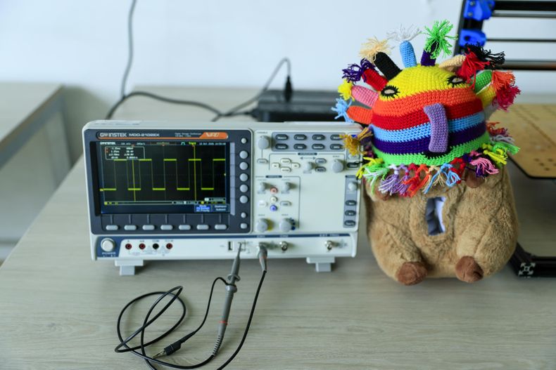 Capibot: el robot-peluche de Ecuador que busca facilitar la interacción de niños con autismo.