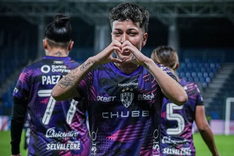 Karol Murcia festeja un gol con Dragonas IDV ante Universitario en la Copa Libertadores Femenina 2026.&nbsp;