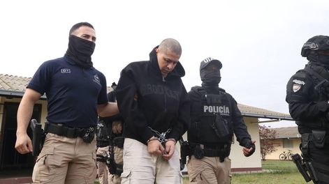Francisco Manuel Bermúdez Cagua, alias “Churrón”, bajo custodia policial. En Estados Unidos enfrenta cargos por narcotráfico y armas que podrían acarrearle hasta cadena perpetua.