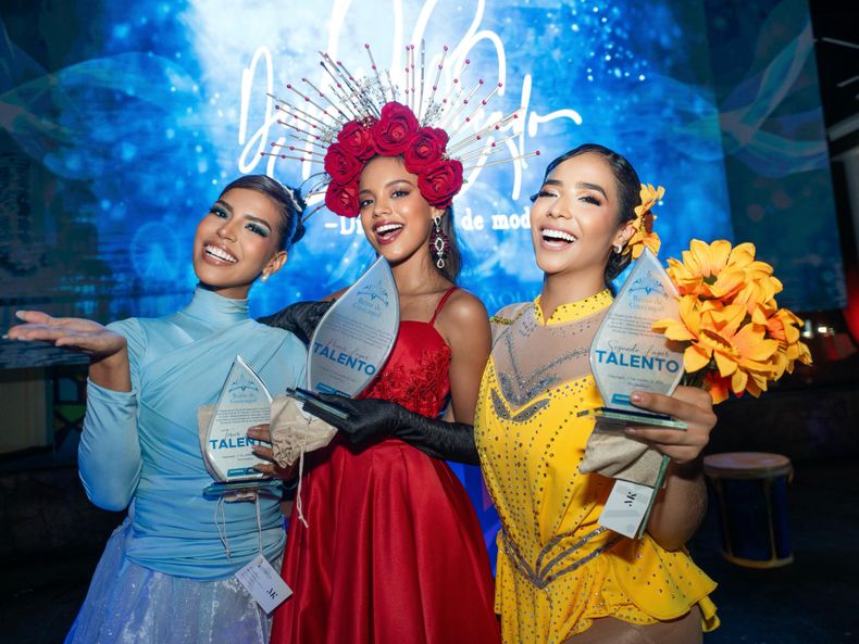 Candidatas a Reina de Guayaquil 2026 exhibieron sus habilidades art&iacute;sticas durante la Noche de Talentos.