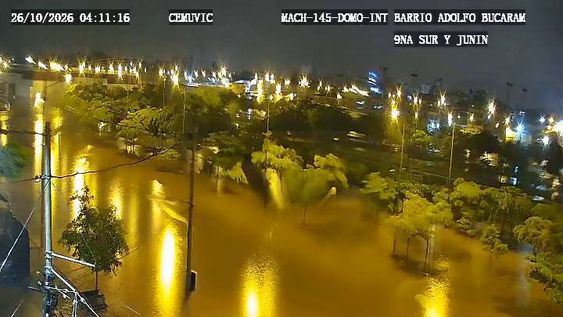 El río Canal del Macho es uno de los 11 afluentes desbordados en la Costa ecuatoriana tras el temporal de lluvias, este 26 de octubre de 2026. El río Canal del Macho es uno de los 11 afluentes desbordados en la Costa ecuatoriana tras el temporal de lluvias, este 26 de octubre de 2026.