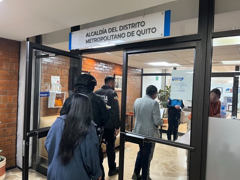 Tres allanamientos se realizaron en instancias del Municipio de Quito, el 21 de octubre de 2026, en el marco de una investigación por presunto peculado.