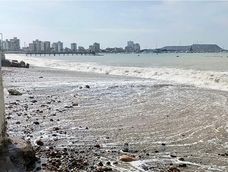 Imagen referencial de oleaje en playas de Ecuador.