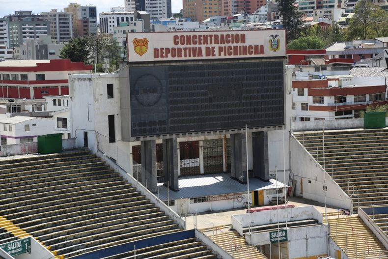 Marcador electrónico viejo del Estadio Olímpico Atahualpa. 