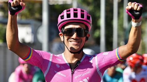 Richard Carapaz en una competencia con el EF Easy-Post