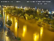 El río Canal del Macho es uno de los 11 afluentes desbordados en la Costa ecuatoriana tras el temporal de lluvias, este 26 de octubre de 2026.
