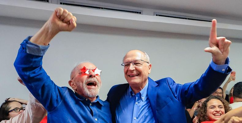 Luiz Inácio Lula da Silva y Geraldo Alckmin celebran la victoria electoral en Brasil. El Partido Liberal de Flávio Bolsonaro reconoció el resultado, aunque cuestionó las condiciones de la segunda vuelta.