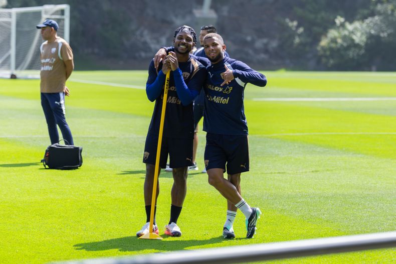 Pedro Vite durante un entrenamiento con Pumas de México.