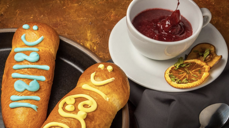 Guaguas de pan con colada morada.&nbsp;
