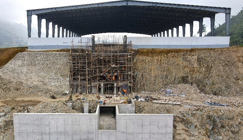 Obras de construcción del proyecto minero El Domo. 