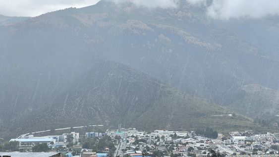 En Quito se registran lluvias torrenciales y tormentas este 21 de octubre de 2026. En Quito se registran lluvias torrenciales y tormentas este 21 de octubre de 2026.