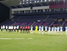 Hubo poca gente en el estadio de Chillo Jijón para el partido entre Universidad Católica y Liga de Quito, por la ida de la semifinal de LigaPro.