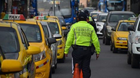 Imagen referencial de un agente de la AMT en Quito.