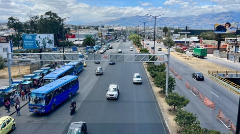 Cierres viales en la Panamericana Norte, Quito.
