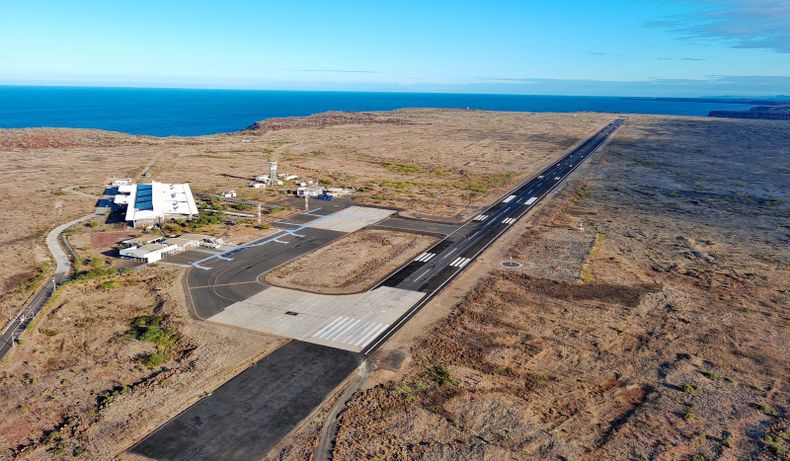 Galápagos: Vista del Aeropuerto Ecológico de Galápagos, en la isla Baltra.