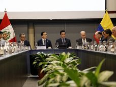 Los cancilleres de Ecuador y Perú, durante la reunión preparatoria del Encuentro Presidencial, el 19 de octubre de 2026.