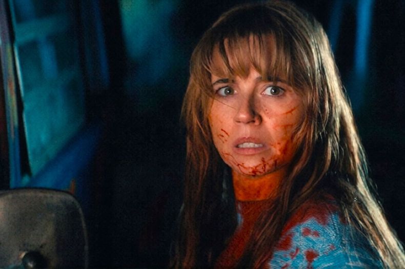 Linda Cardellini en una escena de Crystal Lake. / Foto: Peacock.
