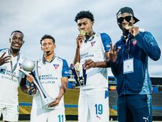 Ederson Castillo, Whasigton Olvera y Jhosue Minda con las medallas del campeón del título de formativas sub-19 en 2026.&nbsp;