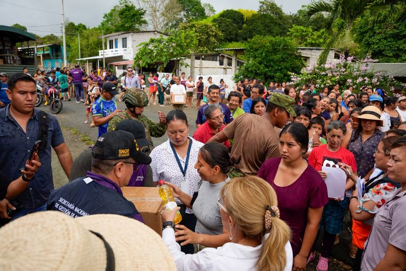 Las lluvias en Santa Elena afectaron viviendas y comunidades. La SNGR reportó la entrega de 250 kits humanitarios.