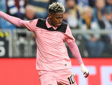 El atacante ecuatoriano Nilson Angulo estuvo presente en la derrota que el Sunderland sufrió ante el Coventry City.