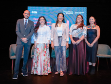 La viceministra de Cultura, Pamela Cortés, la ministra de Educación, Deporte y Cultura, Gilda Alcívar y la alcaldesa de Loja, Diana Guayanay, durante la presentación de la agenda de la edición 2026 del Festival de Artes Vivas de Loja. / Fotografía: Ministerio de Educación, Deporte y Cultura.