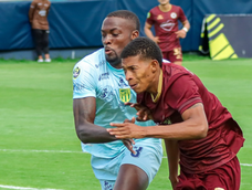 Vinotinto (d) y 9 de Octubre (celeste) pelean por uno de los cupos restantes para ascender a la LigaPro 2027.