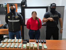 Una mujer fue aprehendida tras un allanamiento en el suburbio de Guayaquil, el 20 de octubre de 2026.