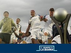 Jugadores de Liga de Quito festejan el título Sub 19 del fútbol ecuatoriano.