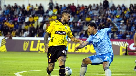 Macará (celeste) y Barcelona SC se enfrentan en el estadio Bellavista de Ambato, por la quinta fecha del hexagonal final de la LigaPro.