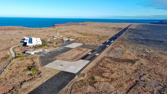 Galápagos: Vista del Aeropuerto Ecológico de Galápagos, en la isla Baltra.