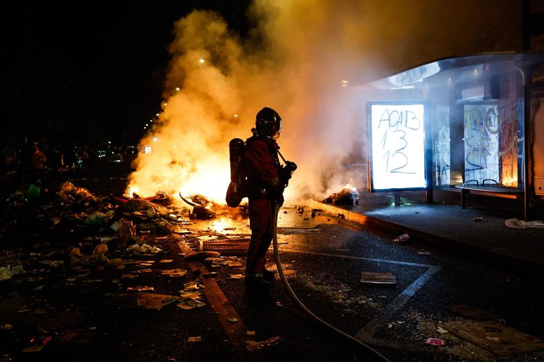 Ante las protestas estudiantiles y la imposición de un toque de queda por parte de las autoridades en Francia, el consulado de Ecuador emitió una alerta de seguridad este 20 de octubre de 2026.
