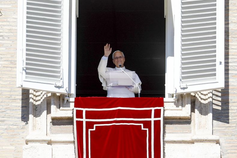 El Vaticano confirmó que el papa León XIV tiene un adenocarcinoma pulmonar. Durante la cirugía, los médicos extirparon el lóbulo inferior del pulmón derecho.