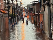 Ministerio de Educación anuncia clases modalidad no presencial en Guayaquil por las lluvias.