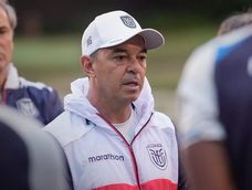 Marcelo Gallardo dirigiendo una práctica de la selección de Ecuador.&nbsp;