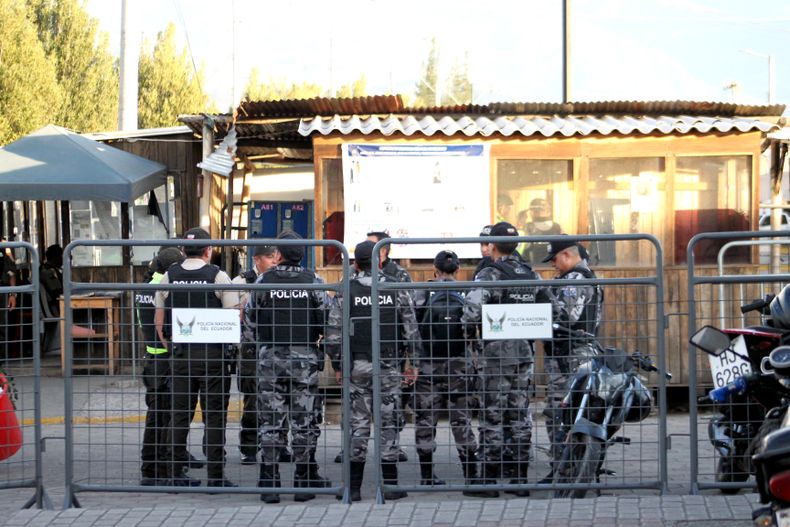 Exteriores de la cárcel de Riobamba, el 23 de octubre de 2026, donde se encuentra detenida, la excandidata presidencial, Luisa González.