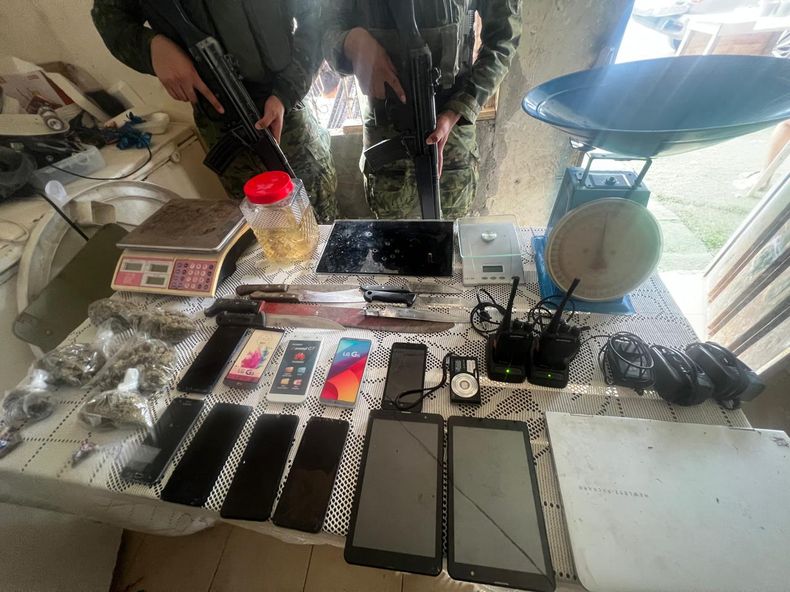 Indicios encontrados durante el allanamiento en Ciudad Victoria, Guayaquil, donde fue aprehendida alias Madrastra, según las Fuerzas Armadas