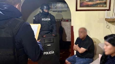 Operativo de la Fiscalía y la Policía por estafas a adultos mayores dejó cuatro detenidos en Quito y Alausí este 21 de octubre de 2026.