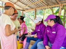 Entrega de bonos y ayudas para damnificados por las lluvias en provincias de la Costa.