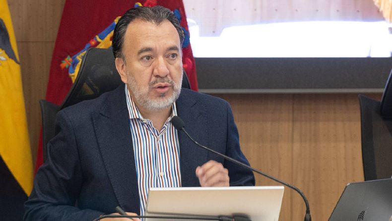 El alcalde de Quito, Pabel Muñoz, interviene en una sesión del Concejo de Quito, el 13 de octubre de 2026.