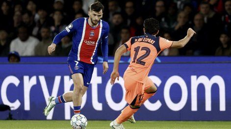 Khvicha Kvaratskhelia, volante del PSG, se perderá el resto de la temporada.&nbsp;