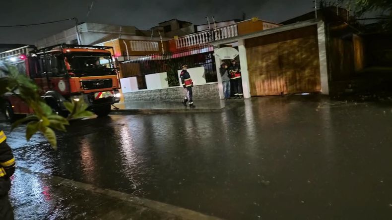 Inundación en vivienda en Atucucho, Quito.