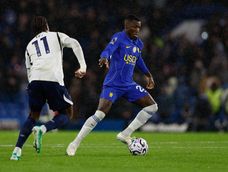 Moisés Caicedo durante el partido entre Chelsea y Liverpool por la Copa de la Liga.
