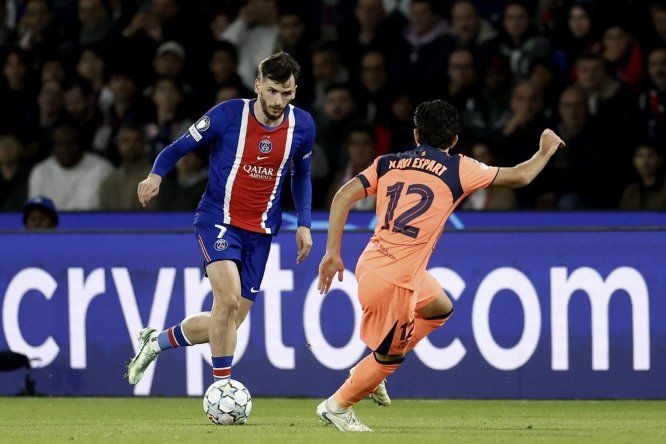 Khvicha Kvaratskhelia, volante del PSG, se perderá el resto de la temporada.&nbsp;