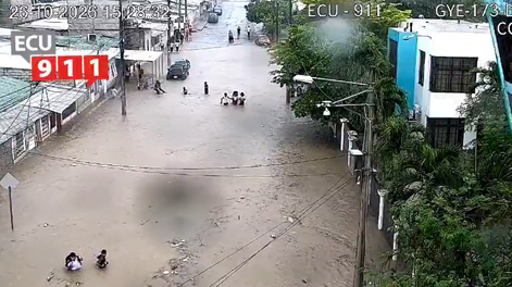 Las fuertes lluvias causan que el río Balao junto con otros 14 más se desborden en la Costa ecuatoriana, el 26 de octubre de 2026.