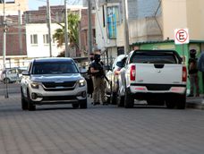 Vista de los exteriores de la cárcel de Riobamba, el 23 de octubre de 2026, donde está detenida la excandidata presidencial, Luis González.