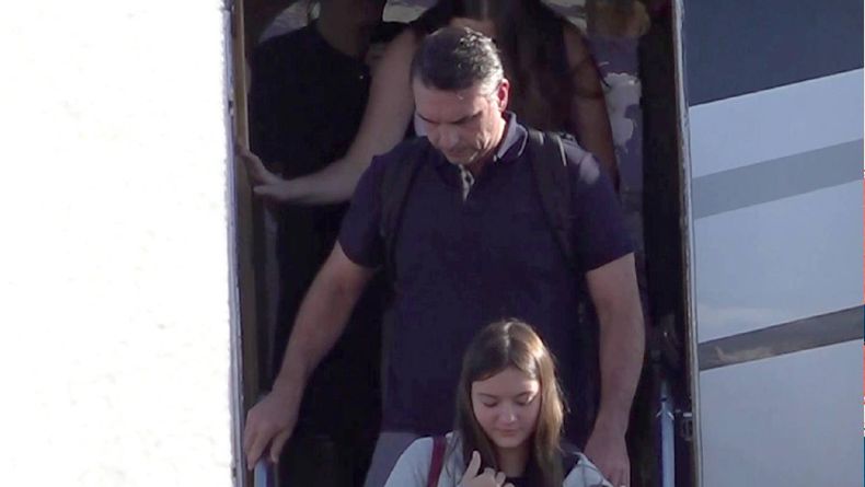 Captura de video que muestra al excandidato presidencial brasileño Flávio Bolsonaro llegando el 28 de octubre de 2026 al Aeropuerto Ejecutivo de Miami-Opa Locka en Miami.